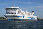TT-Line Fähre Tinker Bell auf dem Seeweg von Trelleborg via Rostock nach Travemünde beim Auslaufen in Warnemünde.29.06.2025