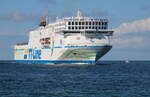 Die TT-Line Fähre Peter Pan auf dem Seeweg von Trelleborg nach Travemünde via Rostock beim Einlaufen am 06.09.2025 in Warnemünde.