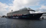 Die noch ungetaufte Mein Schiff 5 kam am Morgen des 29.6.2016 mit geladenen Gästen aus Hamburg nach Kiel.