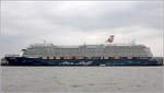 Die 2014 gebaute MEIN SCHIFF 3 (IMO 9641730) liegt am 26.05.2019 an der Columbuskaje in Bremerhaven. Sie ist 293,20 m lang und 42,20 m breit, hat eine GT/BRZ von 99.526 und bietet 2.506 Passagieren Platz. Heimathafen ist Valletta (Malta).