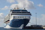 Marella Explorer 2. Das Schiff wurde 1995 auf der Meyer-Werft in Papenburg (Deutschland) als Century gebaut. Nach mereren Wechsel  fuhr es zuletzt als Mein Schiff 2. seit 2019 nun als Marella Explorer 2
IMO-Nr. 9072446, L.B.T.: 246,50m, 32,0m, 7,82m. Besatzung: 843, Passagiere: 1808.  
Höchst-geschwindigkeit 21,5 kn (40 km/h) Gesehen in Arrecife Lanzarote am 06.12.2019.
