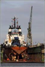 Die 2004 gebaute BREMEN FIGHTER (IMO 9321287) liegt in einem der Schwimmdocks der German Dry Docks in Bremerhaven. German Dry Docks ist aus der zum 1. Januar 2013 erfolgten Verschmelzung von Rickmers Lloyd Dockbetrieb und MWB Schiffstechnik hervorgegangen. Der URAG-Schlepper BREMEN FIGHTER ist 49 m lang, 14 m breit, hat zwei Maschinen die je 2.970 kw leisten und einen Pfahlzug von 104 t. Heimathafen ist St. John's (Antigua and Barbuda). Frherer Name: PRIMUS. 20.01.2013