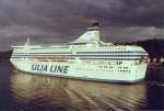 Silja Line MS  Symphony  am 21.08.1993 in den Schären vor Stockholm auf der Nachtfahrt von Stockholm nach Turku.