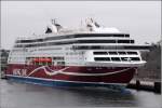 Die 2013 gebaute VIKING GRACE (IMO 9606900) am 20.05.2013 in Mariehamn. Sie ist 214 m lang, 32 m breit, hat eine GT von 57.565 und eine DWT von 6.107 t. Sie kann 2.800 Passagieren und 500 Fahrzeuge transportieren. Die VIKING GRACE ist mit 4 Dual-Fuel-Motoren ausgestattet und wird mit LNG (Flssigerdgas) betrieben. Heimathafen ist Mariehamn (Finnland).