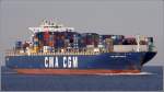 Die 2006 gebaute CMA CGM FIDELIO (IMO 9299642) am 28.01.2011 einlaufend Elbe. Sie ist 349 m lang, 43 m breit, hat eine GT von 107.898 und eine Kapazitt von 9.415 TEU. Heimathafen ist Marseille (Frankreich).