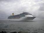 Die 292  MS Costa Atlantica  der Reederei Costa Cruises läuft in den frühen Morgenstunden um 07:40 Uhr in den Warnemünder Seekanal ein, um dann am Cruise Terminal festzumachen.