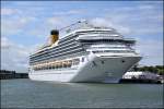 Die  Costa Fortuna  der Reederei Costa Crociere aus Genua liegt am 21.06.14 am Kreuzfahrerkai in Warnemünde.