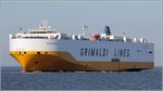 Die 2002 gebaute GRANDE SPAGNA (IMO 9227924) ist 176,5 m lang und 31,3 m breit, hat eine GT/BRZ von 12.594 und eine DWT von 37.726 t. Sie kann 4.632 Fahrzeuge und 880 TEU transportieren. Heimathafen ist Palermo (Italien). Hier fährt sie am 31.08.2016 auf der Außenweser in Richtung Bremerhaven.