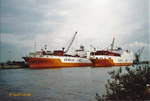 GRANDE NIGERIA (IMO 9246580) und REPUBBLICA DI AMALFI (IMO 8521218) im Mai 2006, Hamburg,  Hansahafen (scan Vom Foto)  /     GRANDE NIGERIA (IMO 9246580)    RoRo / ConRo-Schiff / BRZ 56.738 / Lüa