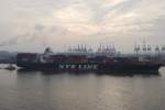 NYK Aphrodite verlässt den Hamburger Hafen aufgenommen vom Dockland Gebäude am 08.11.09