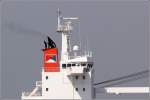 Die Schornsteinmarke der niederlndischen Spliethoff Group, die nach eigenen Aussagen grter Schiffseigner in den Niederlanden sein soll. Gesehen am 23.05.2012 an der STATENGRACHT (IMO 9288045).
