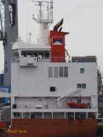 MERWEDEGRACHT (IMO 9571519) am 6.5.2014, Detail Schornsteinmarke, Spliethoff, , Hamburg, Elbe, Süd-West Terminal /
Stückgutfrachter / BRZ 9.524 / Lüa 142,1 m, B 18,95 m, Tg 8,48 m / Laderaum: 15.640 m², 491 TEU / 1 Diesel, Wärtsilä Type 6L46, 5.430 kW, 7.384 PS, 14,5 kn / 3 Kräne á 80 t / 08.2011 bei Zhejiang Ouhua Shipyard, Zhoushan, China / Eigner: C.V. Scheepvaartonderneming Merwedegracht, Amsterdam, Niederlande / Flagge: Niederlande, Heimathafen: Amsterdam /
