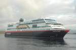 Das Hurtigrutenschiff  MS Trolfjord IMO: 9233258 in Molde am 20.06.2011 beim Festmachen beobachtet. (Auch auf Video). 


