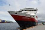 Die ,,Nordkapp‘‘ ein Hurtigrutenschiff. Im Hafen von Sandnessjen heit es am 03.07.2012 Leinen los.