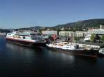 WACHABLSUNG. Am 18. Mai 2002 startete die M/S  Trollfjord zur Jungfernfahrt in bergen und nahm damit den Liniendienst auf der Hurtigruten auf. Sie lste die M/S  Nordstjeren  ab. Die Jungfernfahrt war eigentlich fr den 07. Mai geplant. Doch durch Bauverzgerungen an der M/S  The World  konnte die Bauwerft - Fosen Mekaniske Verksteter - die  Trollfjord  nicht pnktlich ausliefern. Fr die Reederei und die Werft war es ein groes Desaster - fr mich ein riesen Glck. Denn am 07. Mai war ich noch in Deutschland.