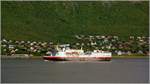 Die 1982 gebaute NARVIK (IMO 8019344) ist hier im August 2003 kurz vor Erreichen Tromsøs zu sehen. Sie ist 108,55 m lang und 16,52 m breit, hat eine GT/BRZ von 6.257 und eine DWT von 1.836 t. Sie bot 550 Passagieren und 40 Fahrzeugen Platz. Bis 2007 war sie für Hurtigruten mit Heimathafen Narvik (Norwegen) im Einsatz. Seither wird sie unter dem Namen GANN als Schulschiff verwendet.
Scan vom Foto.