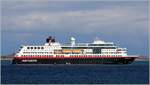 Die 2003 gebaute MIDNATSOL (IMO 9247728) liegt am 26.04.2017 zwischen den Isles of Scilly. Sie ist 136 m lang, 21 m breit, hat eine GT/BRZ von 16.151 und eine DWT von 1.184 t. Heimathafen ist Tromso (Norwegen).