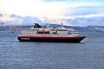 Einfahrt Hurtigruten Kong Haraldam am 26.02.2024 in den Hafen von Trondheim.