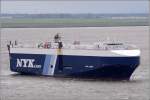 Die 2006 gebaute CORAL LEADER (IMO 9318486) am 23.07.2011 Weser abwrts fahrend. Sie ist 176 m lang, 31 m breit, hat eine GT von 40.986, eine DWT von 12.164 t und eine Kapazitt von 4.750 Fahrzeugen. Heimathafen ist Nassau (Bahamas).