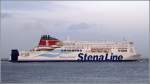 Die 2010 gebaute STENA BRITANNICA (IMO 9419175) am 13.12.2011 einlaufend Rotterdam. Sie ist 240 m lang, 32 m breit, hat eine GT von 64.039, eine DWT von 11.600 t und bietet auf 5.500 Spurmetern 300 LKW und 230 PKW Platz. Heimathafen ist Harwich (Grobritannien). 