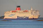 Die Stena Vision ist ein RoPax-Schiff Die Fhre verlsst gerade in der Abendsonne den Hafen von Karlskrona Richtung Gdinia am 27.05.2012.