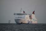 Stena Line Fhre Mecklenburg-Vorpommern auf dem Weg von Trelleborg nach Rostock berseehafen beim Einlaufen in Warnemnde  um 05:35 Uhr im Hintergrund Marina und TT-Line Fhre Robbin Hood.06.08.2014