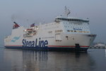 Die StenaLine Fhre Mecklenburg-Vorpommern auf ihrer berfahrt von Rostock-berseehafen nach Trelleborg beim auslaufen um 05:18 Uhr in Warnemnde.02.05.2016