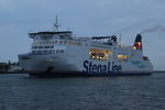 Stena Line Fhre Skane auf dem Weg von Trelleborg nach Rostock berseehafen beim Einflaufen im Hafen von Warnemnde am 14.05.2016 um 04:58 Uhr
