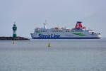 Stena Line Fähre SASSNITZ auf Höhe des Leuchtturms Sassnitz Mukran. - 11.07.2017