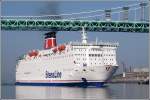 Die 1988 gebaute STENA SCANDINAVICA (IMO 7907661) am 10.05.2008 unter der lvsborgsbron nach Gteborg einlaufend. Sie ist 175 m lang, 30 m breit und hat eine GT/BRZ von 39169. Ausgelegt ist sie fr 590 PKW und 1700 Passagiere. Sie fhrt unter schwedischer Flagge mit Heimathafen Gteborg. Eingesetzt wird sie auf der Route Kiel - Gteborg.