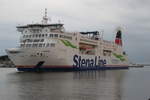 Die StenaLine Fähre Skane auf ihrer 6-stündigen Überfahrt von Trelleborg nach Rostock-Überseehafen beim Einlaufen in Warnemünde gegen 05:35 Uhr inklusive Möwe in