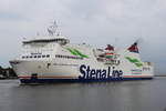 Die StenaLine Fähre Mecklenburg-Vorpommern auf ihrem Seehweg von Trelleborg nach Rostock-Seehafen beim Einlaufen in am Morgen des 16.06.2018 gegen 07:45 Uhr in Warnemünde.