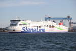 Die Stena Scandinavica auf ihrem Seeweg von Kiel nach Göteborg beim Auslaufen in Kiel am Abend des 27.07.2019 in Kiel