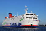 Die StenaLine Fähre Sassnitz auf ihrem Seeweg von Trelleborg nach Rostock-Überseehafen beim Einlaufen am 17.01.2020 in Warnemünde.