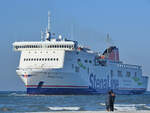 Das Fährschiff STENA FLAVIA (IMO: 9417919) ist hier Ende März 2022 bei der Ankunft in Travemünde zu sehen.