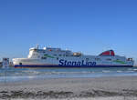 Das Fährschiff STENA FLAVIA (IMO: 9417919) ist hier Ende März 2022 bei der Ankunft in Travemünde zu sehen.