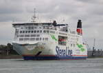 Das Ro-Ro Frachtschiff SKANE(IMO:9133915)auf dem Seeweg von Rostock nach Trelleborg beim Auslaufen am 04.07.2026