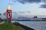 Das Fährschiff STENA FLAVIA (IMO: 9417919) war Anfang April 2024 beim Entladen am Skandinavienkai in Travemünde zu sehen.