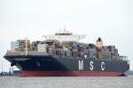 Die MSC London IMO-Nummer:9606302 Flagge:Panama Länge:399.0m Breite:54.0m Baujahr:2014 Bauwerft:STX Offshore&Shipbuilding Jinhae Shipyard,Jinhae Südkorea einlaufend nach Hamburg bei Teufelbrück am 03.05.15