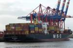 Die im Hamburger Hafen liegende MSC Shaula IMO-Nummer:9036002 Flagge:Panama Länge:275.0m Breite:37.0m Baujahr:1992 Bauwerft:Hyundai Heavy Industries,Ulsan Südkorea aufgenommen am 23.10.15