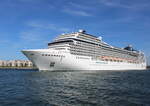 MSC Poesia bei besten Sonnenschein am Nachmittag des 29.06.2025 in Warnemünde.