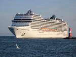 Das Kreuzfahrtschiff MSC MAGNIFICA(IMO:9387085)beim Einlaufen am 12.07.2026 in Warnem�nde.