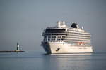 bestes Wetter herrschte am Morgen des 19.06.2017 als die Viking Sea der Reederei Viking Ocean Cruises auf dem Weg von Gdynia nach Kopenhagen in Warnemünde rein kam.