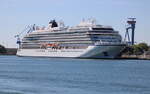 Kreuzfahrtschiff Viking Vela der Reederei Viking Ocean Cruises lag am 12.05.2025 in Warnemünde.