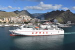 SANTA CRUZ DE TENERIFE (Provinz Santa Cruz de Tenerife), 29.03.2016, Fährschiff Volcan de Tamadaba beim Einlaufen -- Baujahr: 2007 / Flagge: Spanien / IMO/MMSI: 9360506/224957000