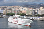 SANTA CRUZ DE TENERIFE (Provinz Santa Cruz de Tenerife), 29.03.2016, Fährschiff Volcan de Tamadaba beim Wendemanöver, um achtern anzulegen -- Baujahr: 2007 / Flagge: Spanien / IMO/MMSI: