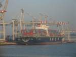 Name: Hanjin Vienne, Flagge: Hamburg, Eigner: Deutscher, Kapazitt: 5740 TEU-Stellpltze, Lnge: 279m, Breite: 40,3m, Tiefgang: 14m, Geschwindigkeit: 26,3kn, gebaut: 2000 bei Hanjin, Pusan/Korea No. 75, Baupreis: 60 Mio. $, ex Conti Lissabon vom Stapel