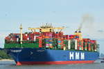 Die HMM ALGECIRAS IMO-Nummer:9863297 Flagge:Panama Länge:399.0m Breite:61.0m Baujahr:2020 Bauwerft:Daewoo Shipbuilding&Marine Engineering,Geoje Südkorea auslaufend aus Hamburg aufgenommen