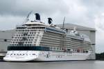 Heckansicht der Nagelneuen Celebrity Silhouette am Ausrstungskai der Papenburger Meyer Werft. 31.05.2011