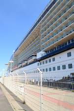 Beeindruckend hohe Breitseite der  Celebrity Eclipse .